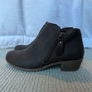 Arizona Jean Company Brown Ankle Booties